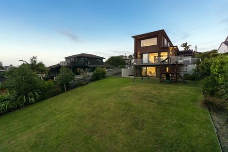 Photo of property in 13 Seaview Road, Castor Bay, Auckland, 0620