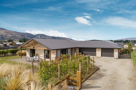 Photo of property in 8 Dingle Street, Lake Hawea, Wanaka, 9382