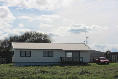 Photo of property in 6 Cross Street, Castlecliff, Wanganui, 4501