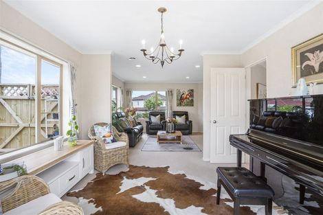 Photo of property in 10 William Woods Court, Flat Bush, Auckland, 2016