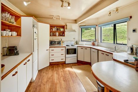 Photo of property in 18 Te Pari Pari Road, Pukerua Bay, 5026