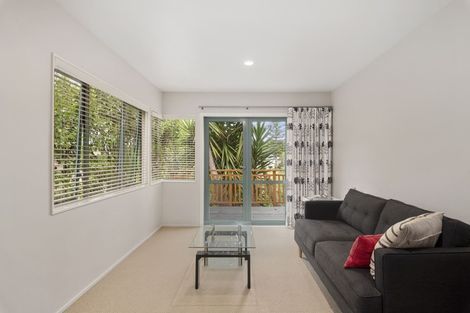 Photo of property in 697 Beach Road, Rothesay Bay, Auckland, 0630