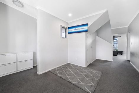 Photo of property in 25 Warbler Crescent, Papakura, 2110