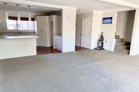 Photo of property in 2/27 Lucienne Drive, Ranui, Auckland, 0612