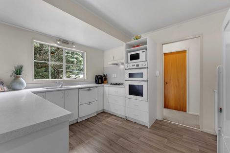 Photo of property in 100 Eugenia Rise, Goodwood Heights, Auckland, 2105