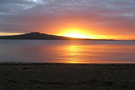 Photo of property in 2 Kerr Street, Devonport, Auckland, 0624