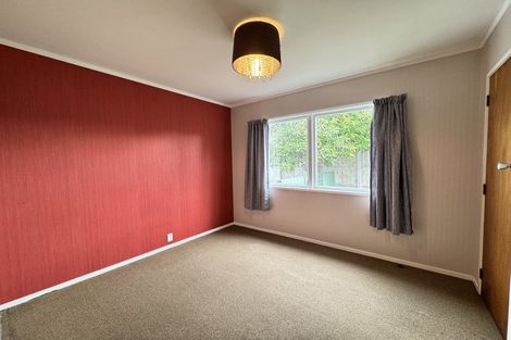 Photo of property in 37 Takapu Street, Henderson, Auckland, 0612