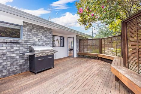 Photo of property in 2 Mizen Court, Torbay, Auckland, 0630