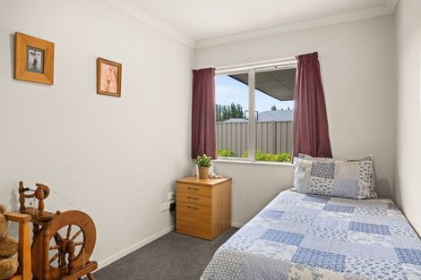 Photo of property in 2 Arthur Close, Clive, 4102