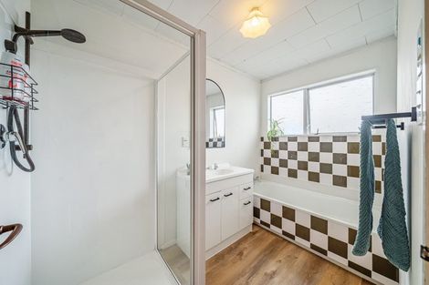 Photo of property in 1/3 Omaha Grove, Totara Park, Upper Hutt, 5018
