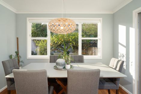 Photo of property in 2 Fitzwilliam Terrace, Tawa, Wellington, 5028