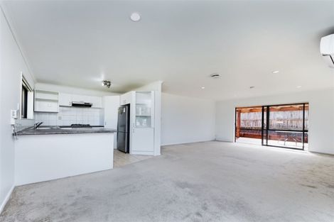 Photo of property in 22 Greenberry Drive, Ranui, Auckland, 0612