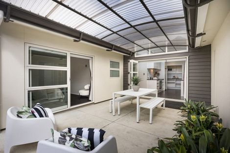 Photo of property in 16 Hardie Street, Hokowhitu, Palmerston North, 4410