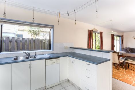 Photo of property in 2/31 Challen Close, Conifer Grove, Takanini, 2112