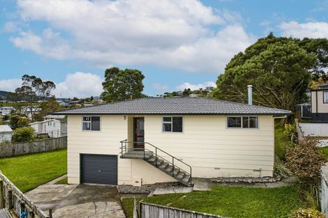 Photo of property in 7 Edelweiss Grove, Timberlea, Upper Hutt, 5018