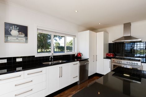 Photo of property in 35 Oram Drive, Turitea, Palmerston North, 4472