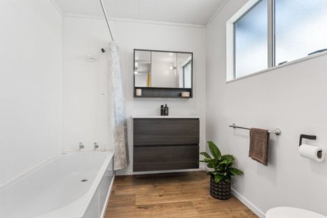 Photo of property in 18 Ngaire Street, Longburn, Palmerston North, 4412