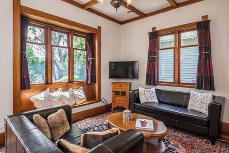 Photo of property in 43 Fairview Crescent, Kelburn, Wellington, 6012