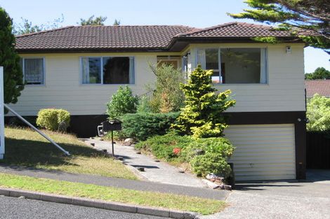 Photo of property in 13 Deverell Place, Northcross, Auckland, 0632