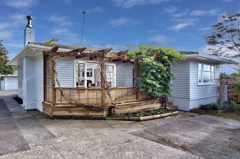 Photo of property in 13 Konini Road, Titirangi, Auckland, 0604