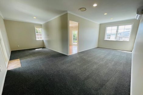 Photo of property in 9 Towra Place, Botany Downs, Auckland, 2010