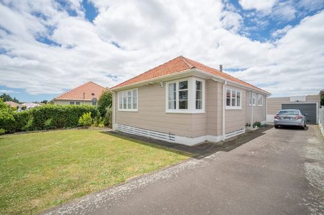 Photo of property in 6 Andrew Avenue, Roslyn, Palmerston North, 4414