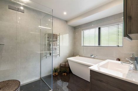 Photo of property in 21 Ballini Rise, West Harbour, Auckland, 0618