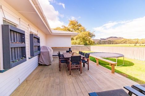 Photo of property in 94 Pa Valley Road, Alfredton, Eketahuna, 4996