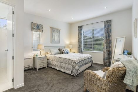 Photo of property in 4a Beach Road, Castor Bay, Auckland, 0620