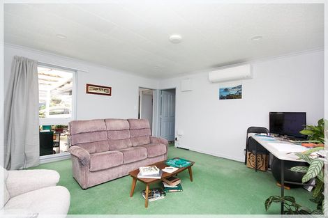 Photo of property in 6 Watchorn Place, Foxton Beach, Foxton, 4815