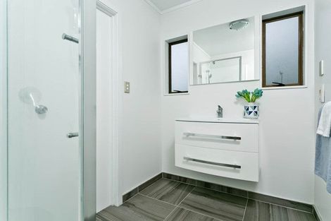 Photo of property in 57 Newhaven Terrace, Mairangi Bay, Auckland, 0630