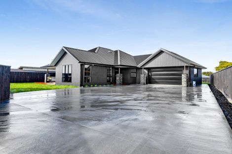 Photo of property in 6 Oliver O'leary Way, Westown, New Plymouth, 4310