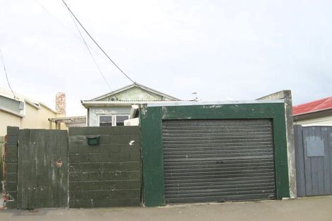 Photo of property in 132 Apu Crescent, Lyall Bay, Wellington, 6022