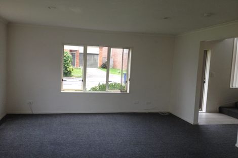 Photo of property in 11 Brashier Circle, Sunnyvale, Auckland, 0612