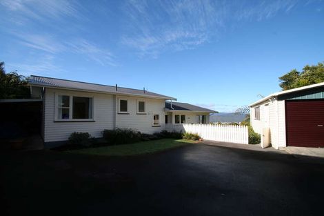 Photo of property in 8 Eastview Grove, Normandale, Lower Hutt, 5010