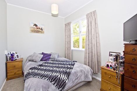 Photo of property in 120 Miromiro Road, Normandale, Lower Hutt, 5010