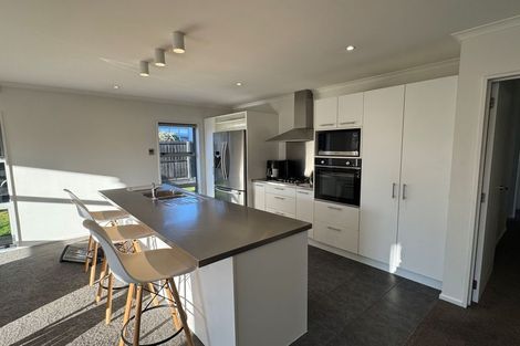 Photo of property in 2 Whio Close, Parklands, Christchurch, 8083