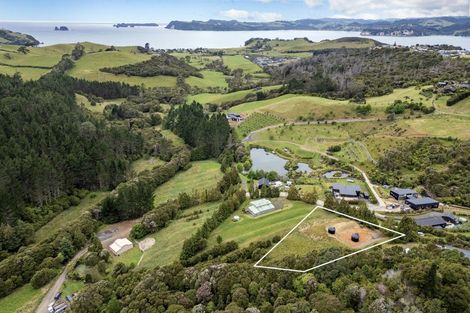 Photo of property in 35 Spikes Way, Whitianga, 3510