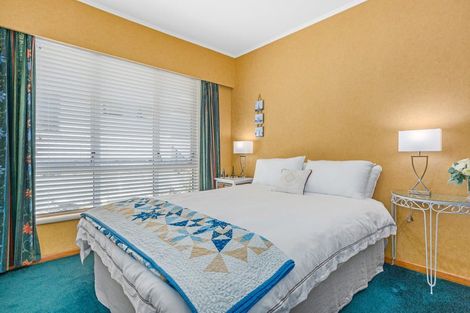 Photo of property in 4 Ranui Terrace, Tawa, Wellington, 5028