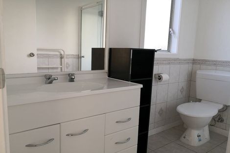 Photo of property in 1/527 Beach Road, Murrays Bay, Auckland, 0630