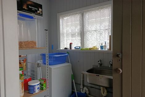 Photo of property in 9 Waiohua Road, Greenlane, Auckland, 1061