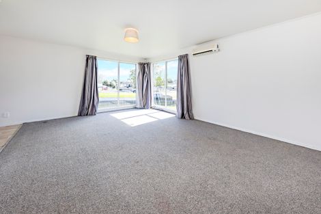 Photo of property in 342 Roscommon Road, Clendon Park, Auckland, 2103