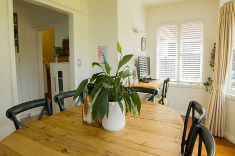 Photo of property in 27 Belle Vue Avenue, Northcote Point, Auckland, 0627