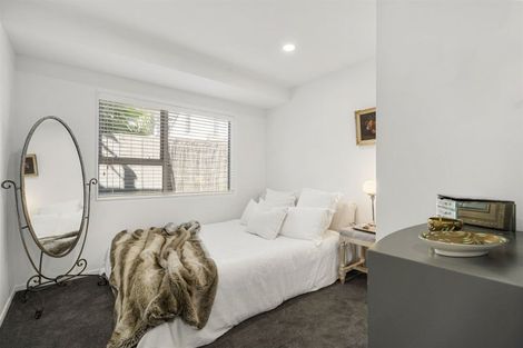 Photo of property in 2/76 Wairoa Road, Narrow Neck, Auckland, 0624