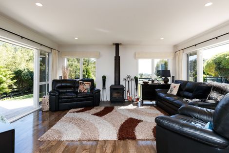 Photo of property in 35 Oram Drive, Turitea, Palmerston North, 4472