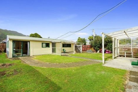 Photo of property in 2 Brook Street, Waiwhetu, Lower Hutt, 5010