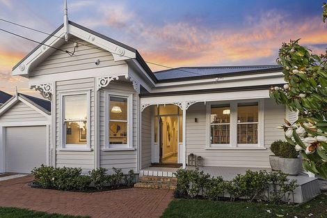 Photo of property in 2/70 Princes Street, Northcote Point, Auckland, 0627