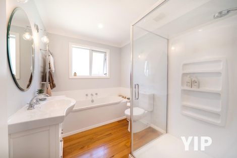 Photo of property in 9 Paparangi Crescent, Paparangi, Wellington, 6037