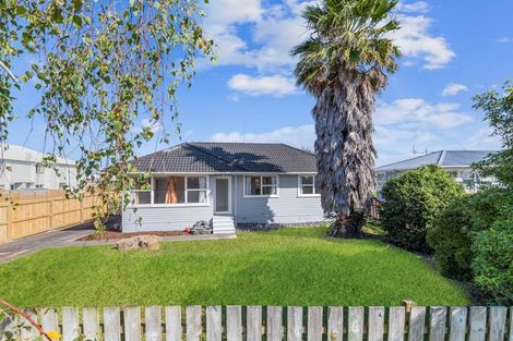 Photo of property in 14 Tairere Crescent, Rosehill, Papakura, 2113