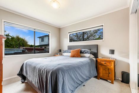 Photo of property in 2 Laura Street, Kelston, Auckland, 0602